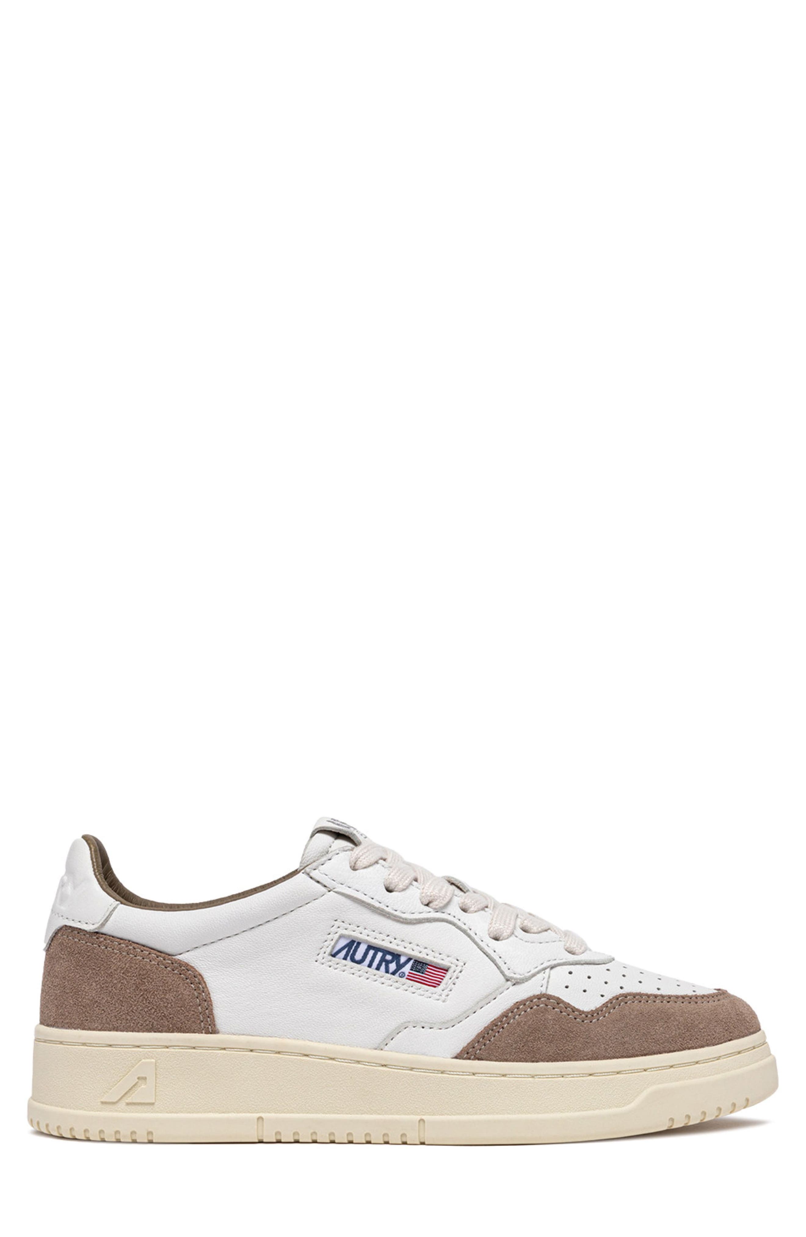 AUTRY Medalist Low Sneaker, Alternate, color, White/ Tobacco