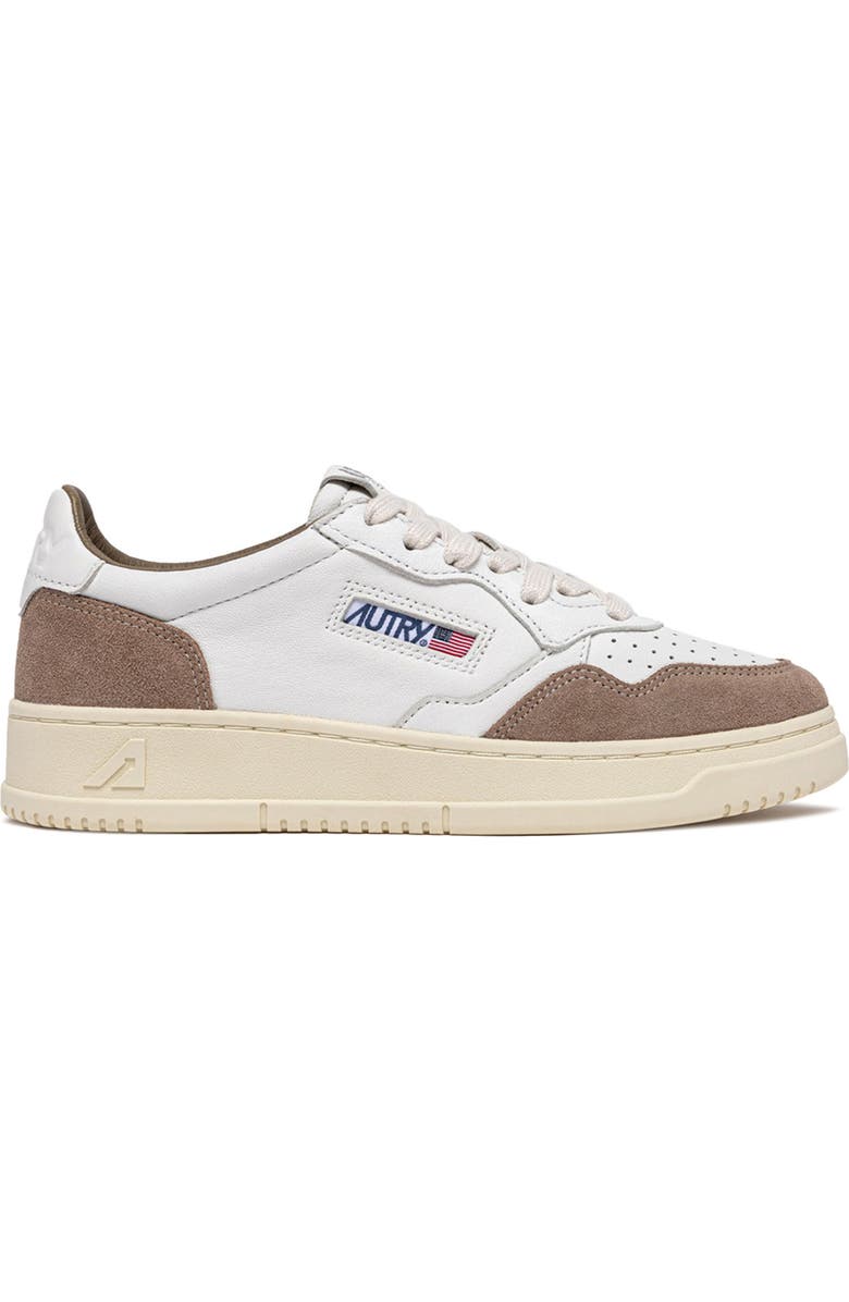 AUTRY Medalist Low Sneaker, Alternate, color, White/ Tobacco