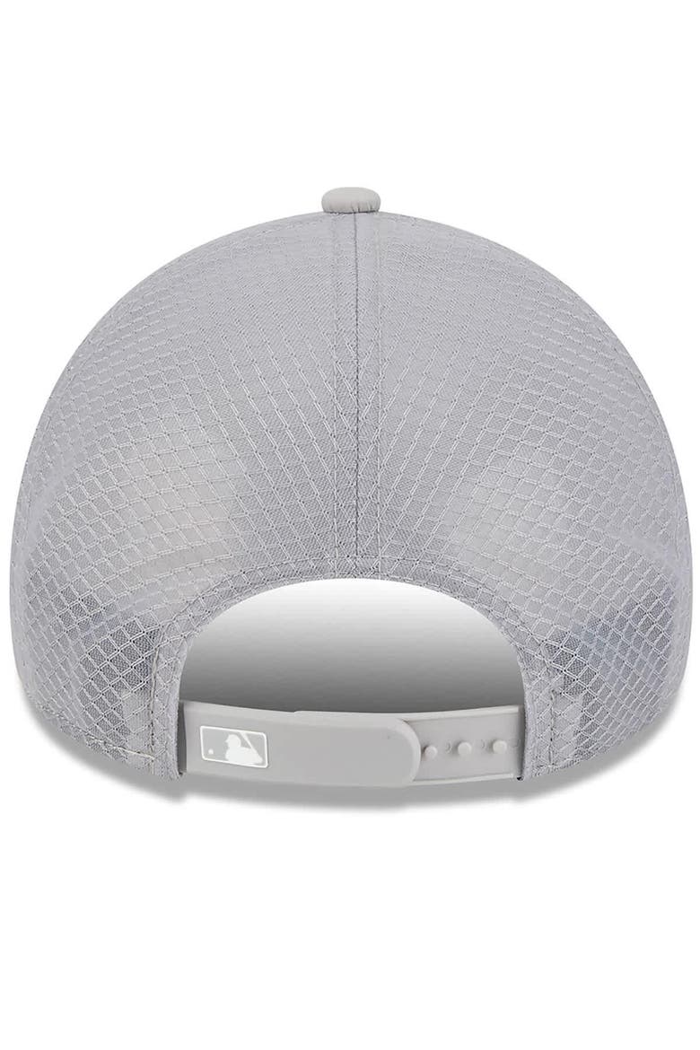 Men's New Era Gray Chicago White Sox 2026 Batting Practice Apex 9FORTY Adjustable Trucker Hat, Alternate, color, Gray