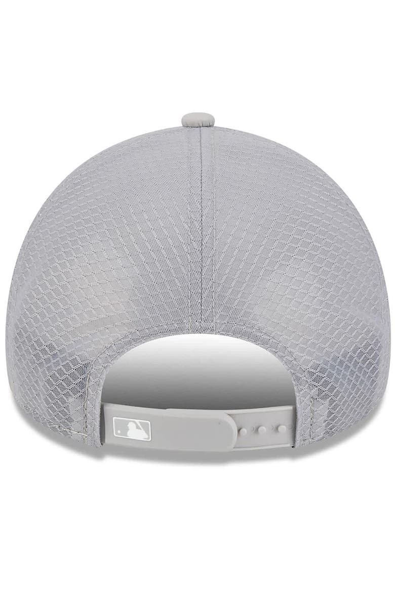 New Era Men's New Era Gray Chicago White Sox 2026 Batting Practice Apex 9FORTY Adjustable Trucker Hat, Alternate, color, Gray