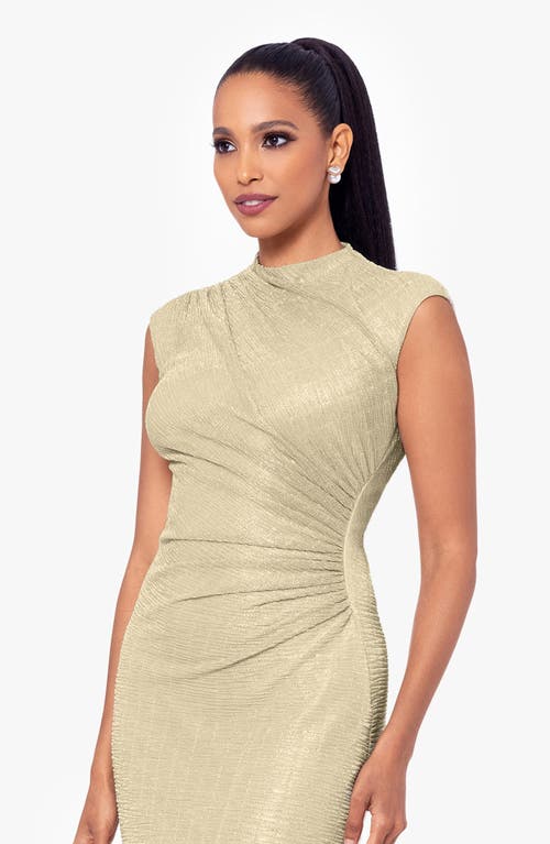 Betsy & Adam Ruched Sleeveless Crinkled Metallic Column Gown In Gold