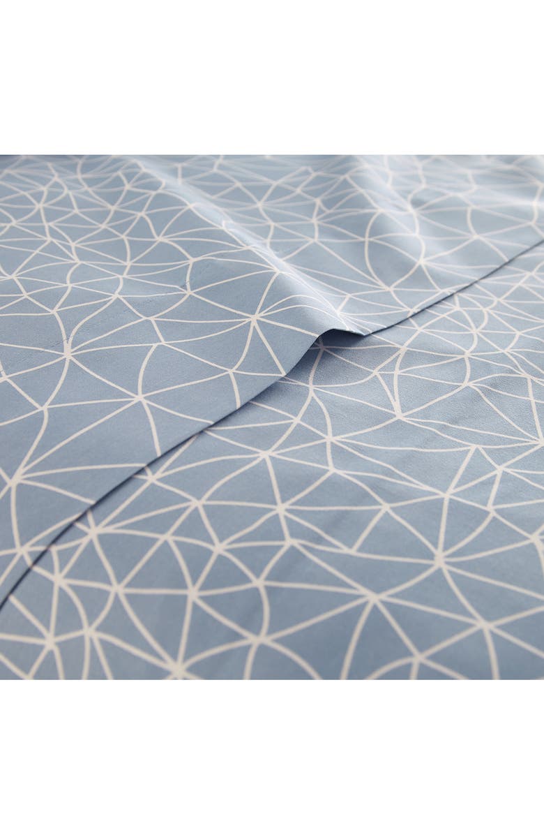 SOUTHSHORE FINE LINENS Queen Sized Modern Printed Sheet Set - Blue /White, Alternate, color, Geometric Maze - While / Blue