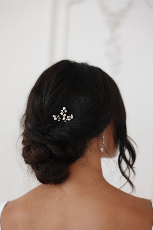 Untamed Petals Parker Pearl Hair Pin In Gold
