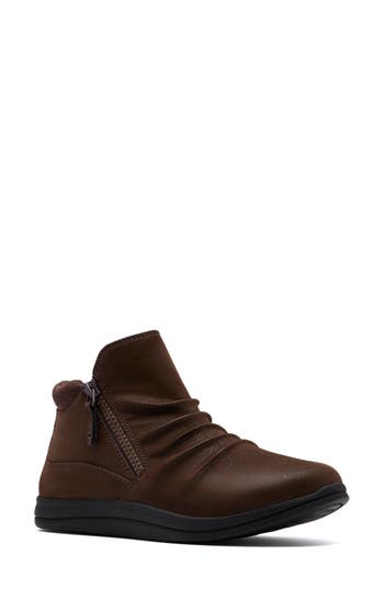 Clarks Breeze Path In Brown