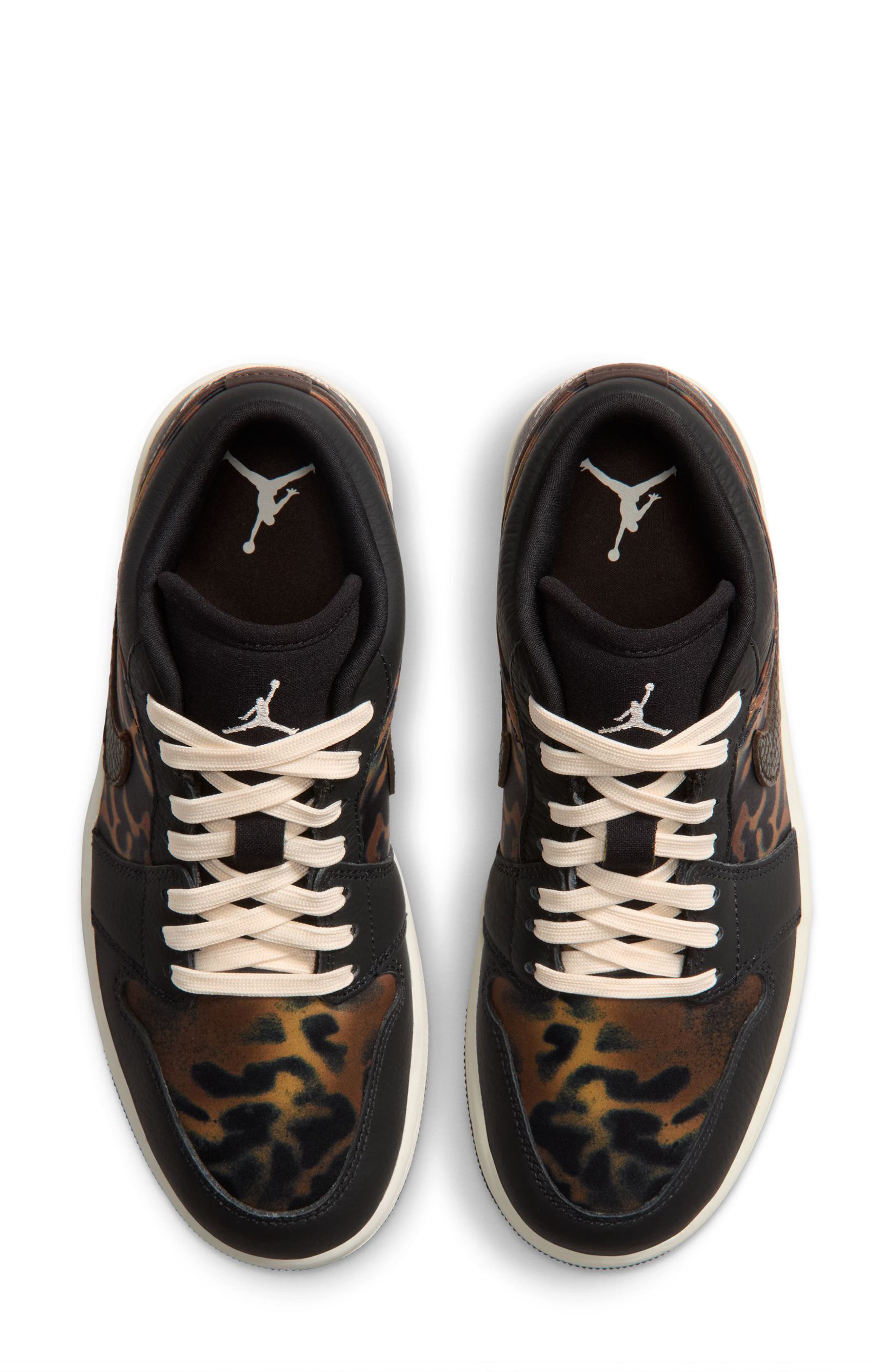 Air Jordan 1 Low Basketball Sneaker, Alternate, color, 001 BLACK/CHALK