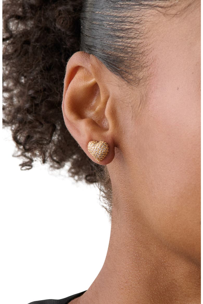 cubic zirconia pavé heart stud earrings, Alternate, color, CLEAR/ GOLD