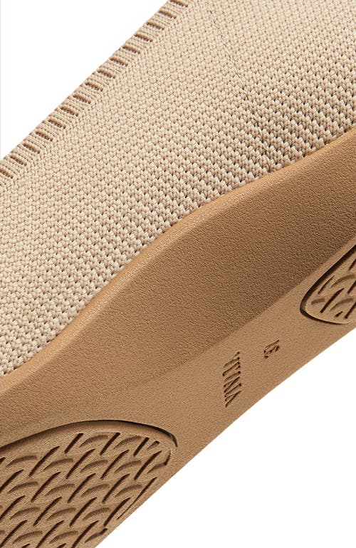 Vivaia Lightweight Almond-toe Flats