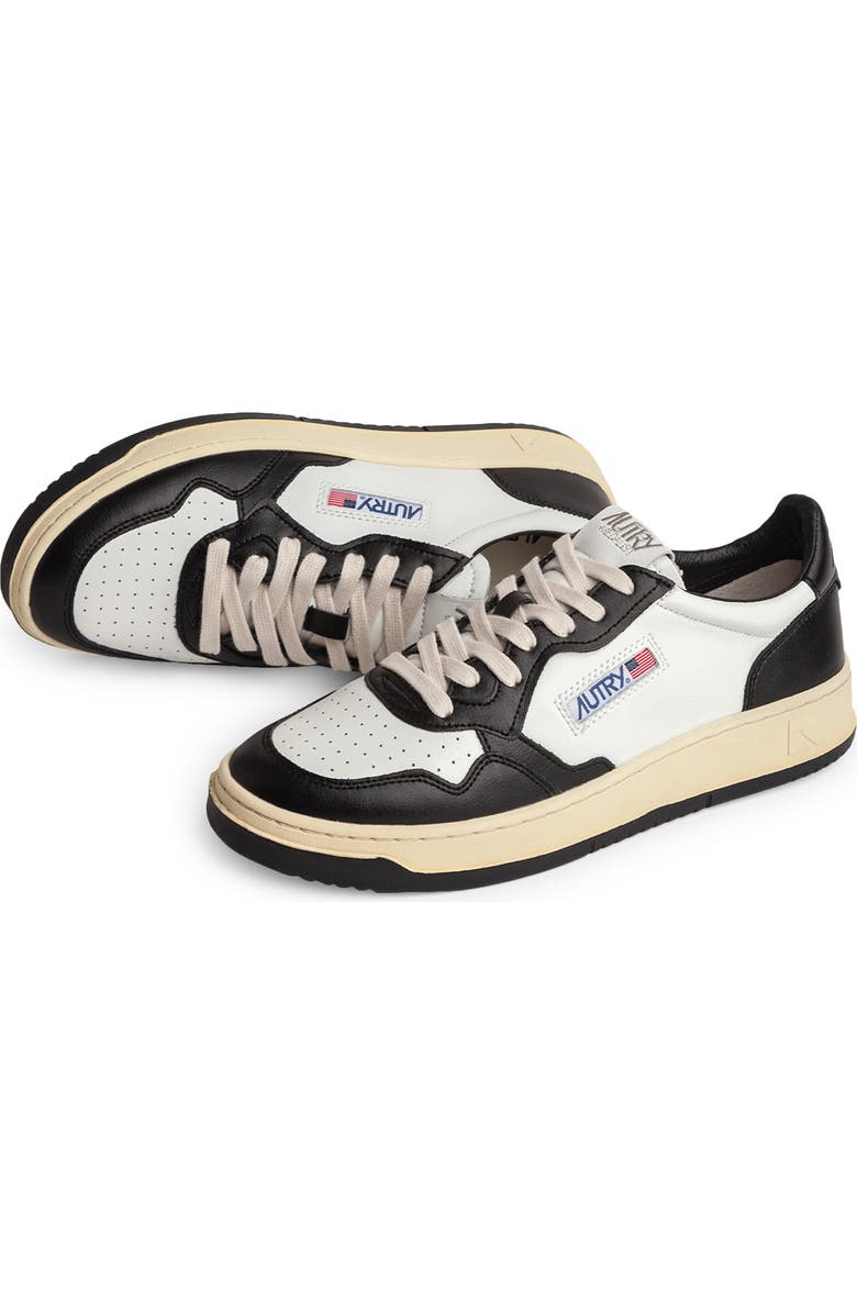 AUTRY Medalist Low Sneaker, Alternate, color, White/Blck