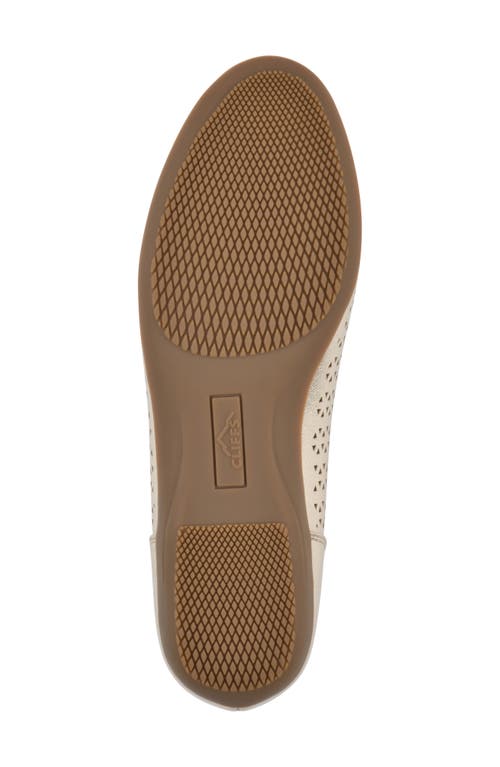Cliffs By White Mountain Cindy Flat In Pale Gold Metallic Smooth