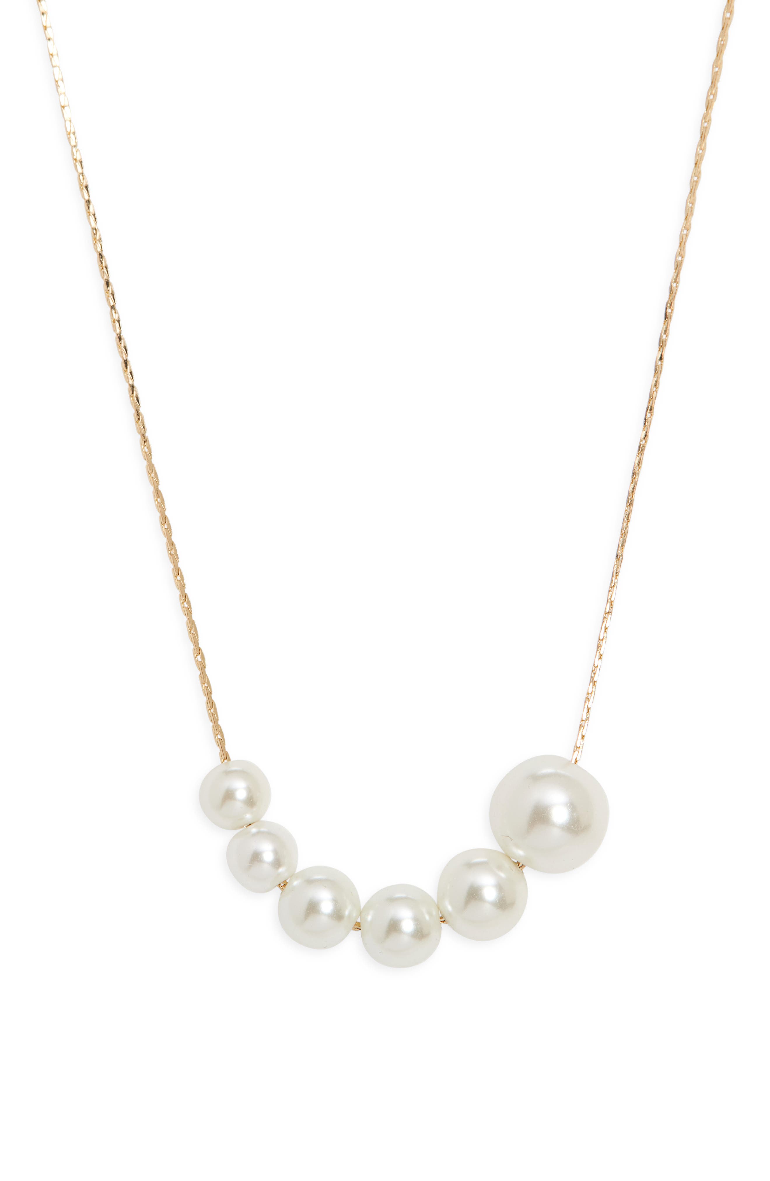 Nordstrom Graduated Freshwater Pearl Necklace in White- Gold 