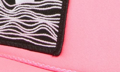Friday Feelin ' Salty Moms Club Patch Trucker Hat In Pink