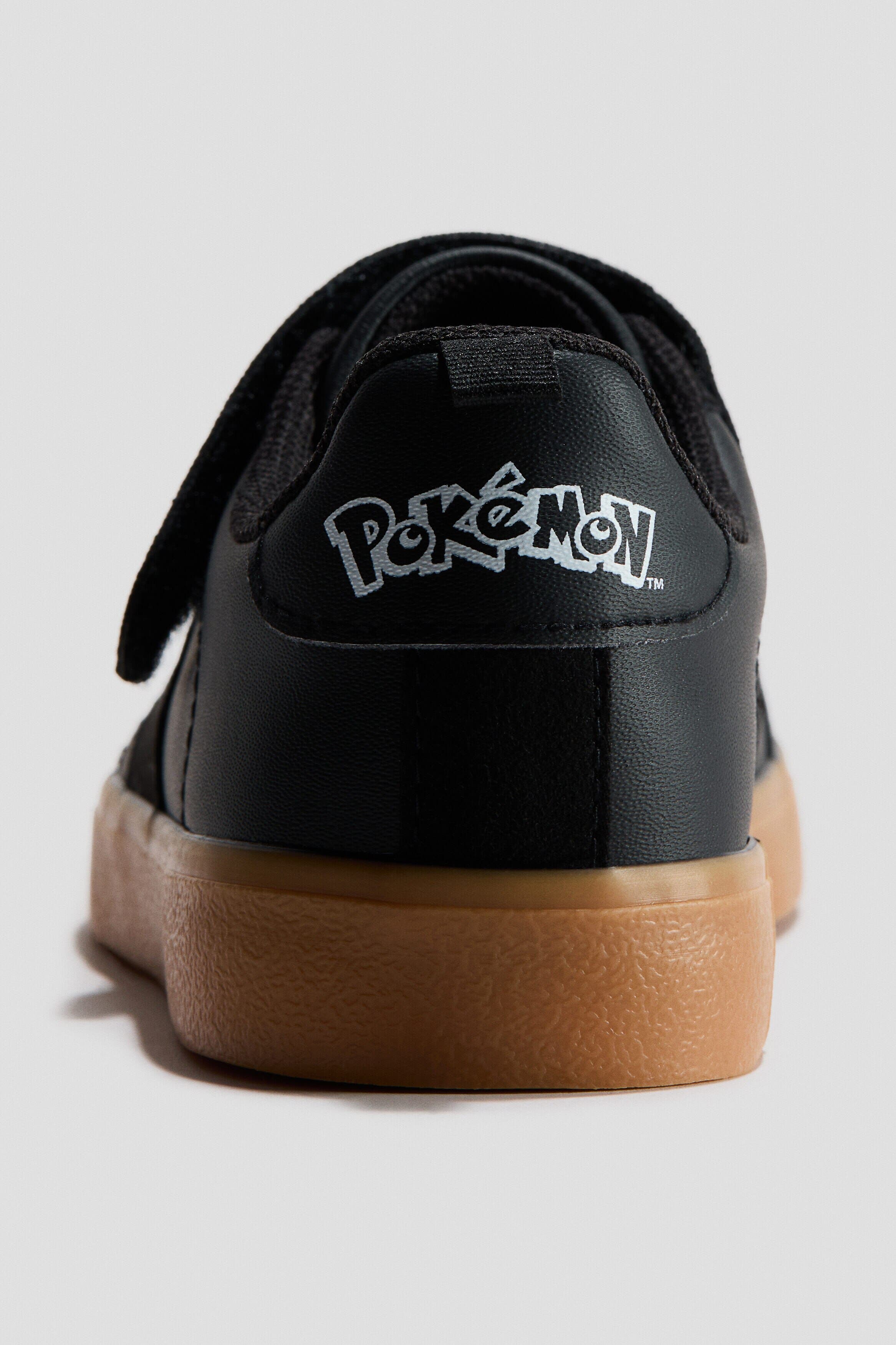 Motif-detail Trainers, Alternate, color, Black/Pokémon
