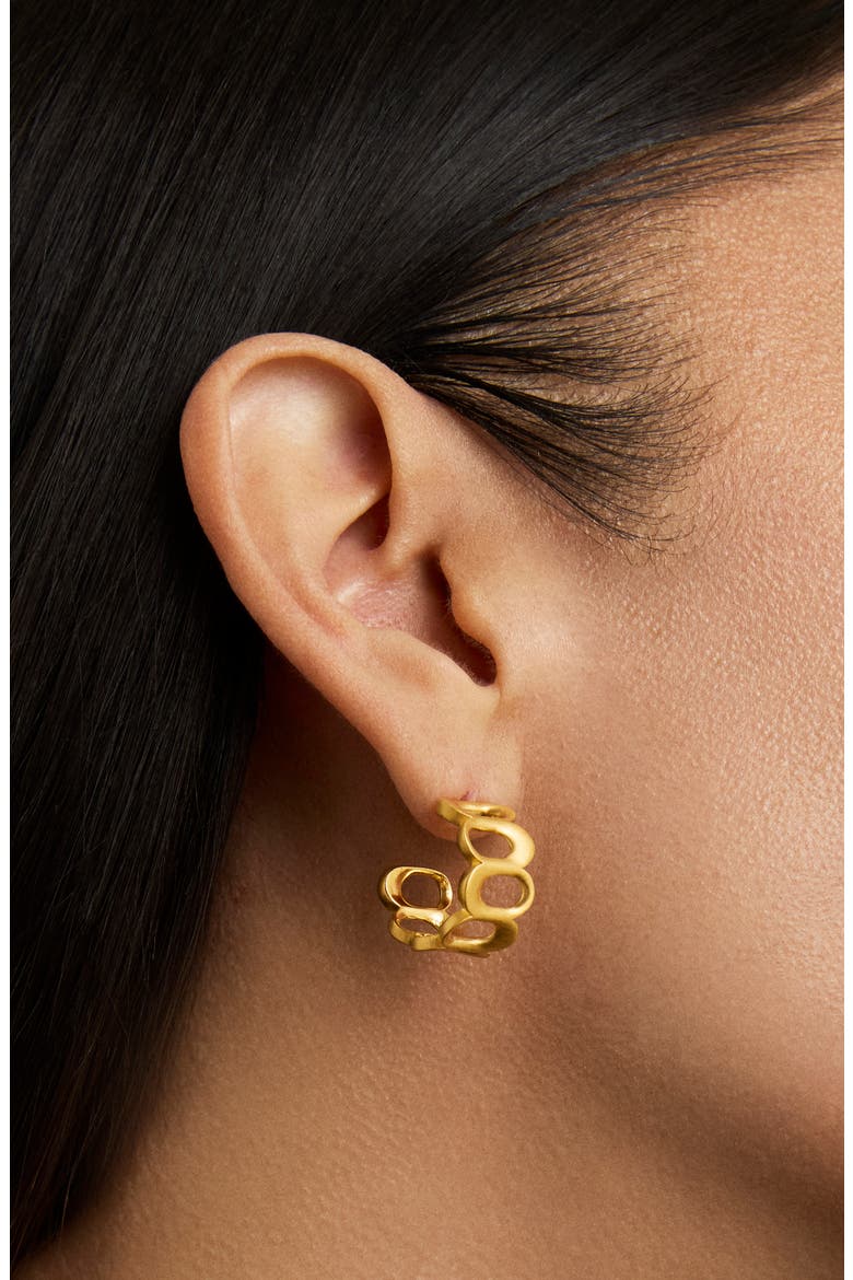 Crosby Link Huggie Hoop Earrings, Alternate, color, YELLOW GOLD