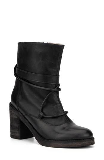 Vintage Foundry Denisa Faux Fur Lined Boot In Black