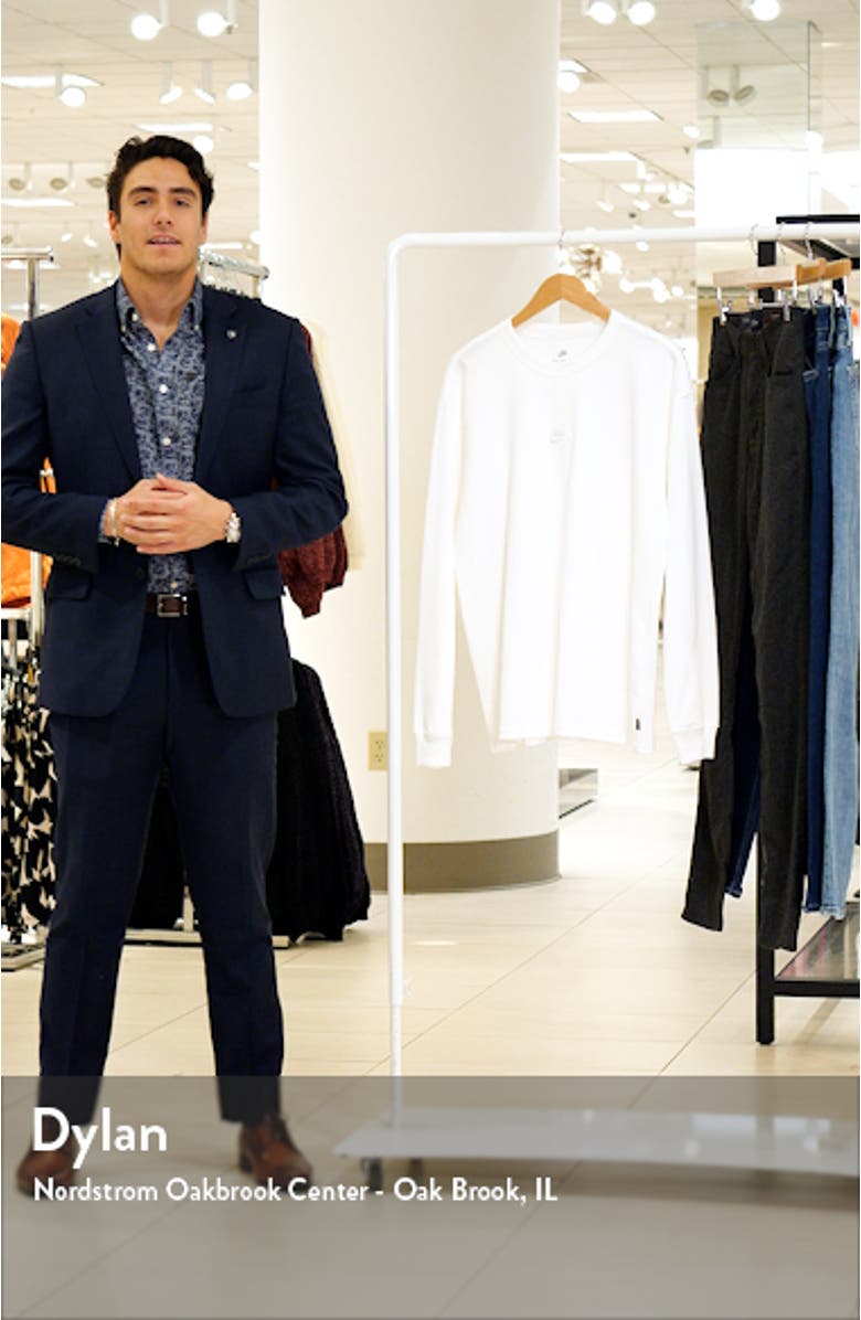 Sportswear Premium Essentials Long Sleeve T-Shirt, sales video thumbnail