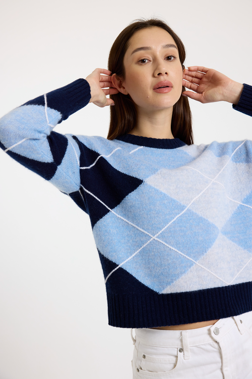 Brodie Pure Cashmere Argyle Crew Neck Jumper In Blue