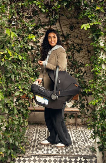 PIPA aire<sup>™</sup> rx infant car seat & MIXX<sup>™</sup> next Stroller Travel System