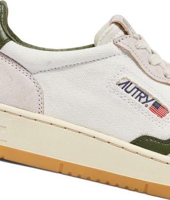 Medalist Low Top Sneaker