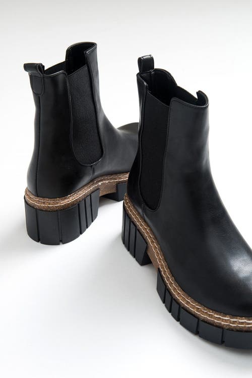 Prologue Shoes Luz Block Heel Boot In Black