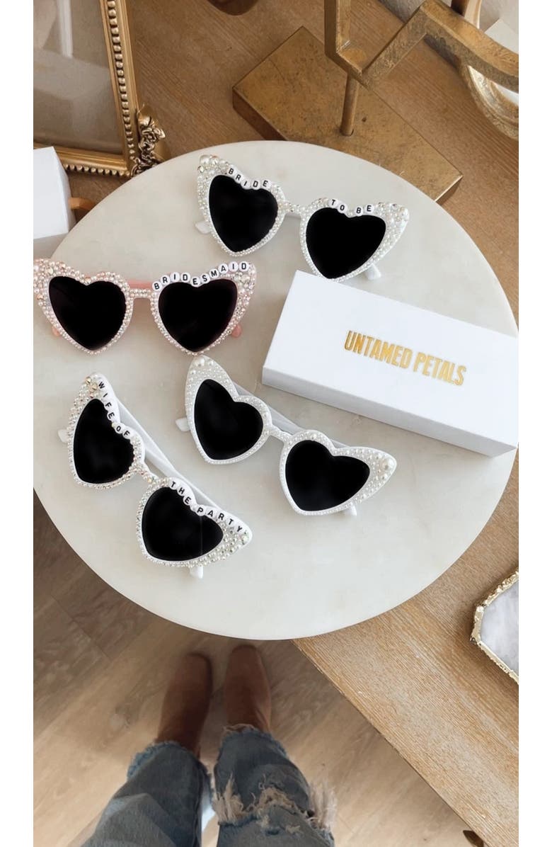 Untamed Petals Marley Sunnies, Alternate, color, White