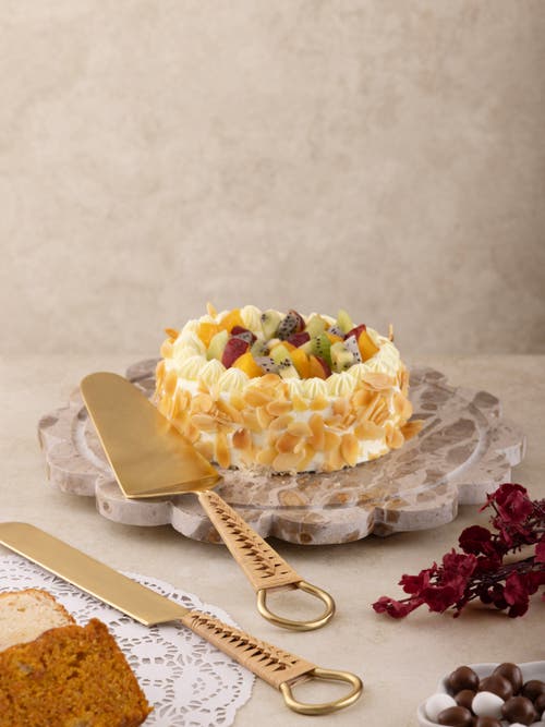 Gauri Kohli Helsinki Cake Servers, Set Of 2 In Gold