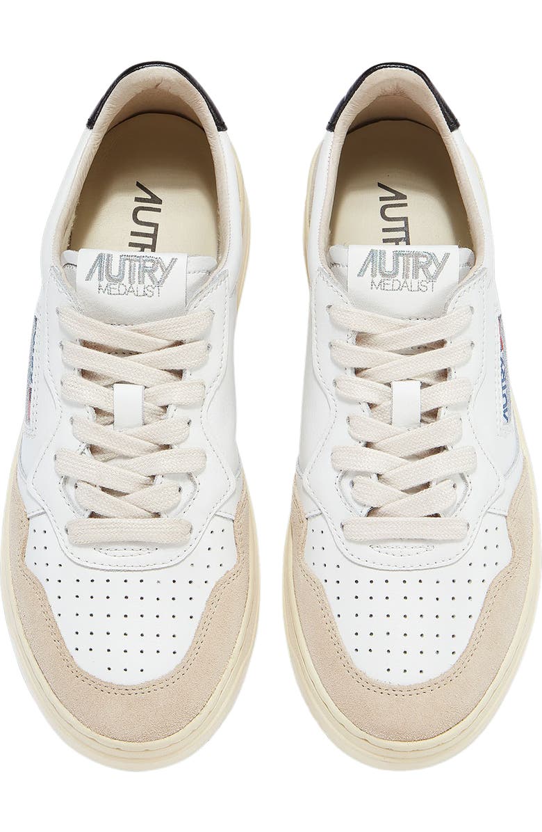 AUTRY Medalist Low Sneaker, Alternate, color, White / Black
