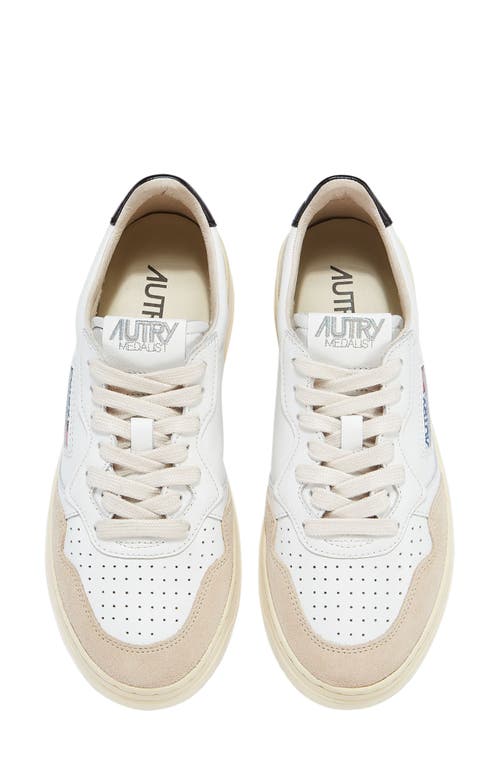 Autry Medalist Low Sneakers In Neutral