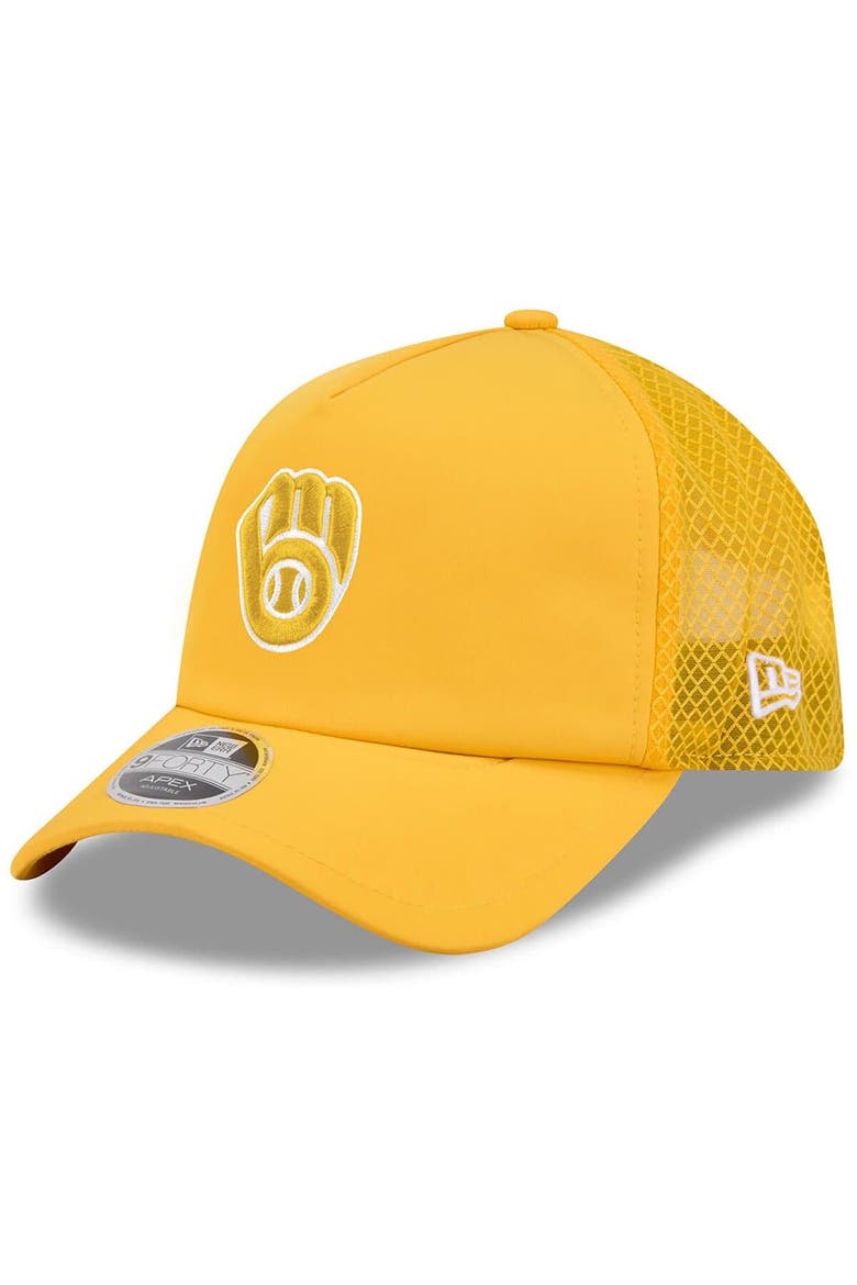 Men's New Era Gold Milwaukee Brewers 2026 Batting Practice Apex 9FORTY Adjustable Trucker Hat, Main, color, Gold
