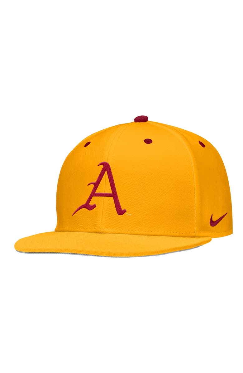 Nike Men's Nike Gold Arkansas Razorbacks 2025 On-Field True Performance Baseball Fitted Hat, Main, color, Gold