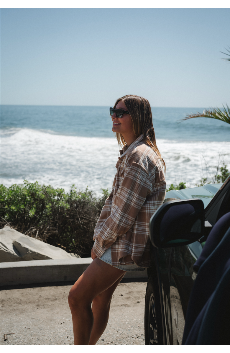 ARIKO Bucky Split Hem Shirt Jacket, Alternate, color, White-Beige-Plaid