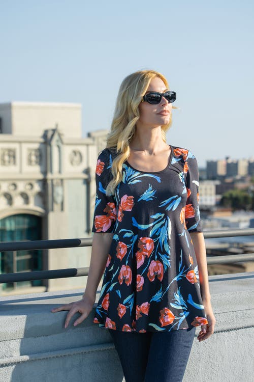 24seven Comfort Apparel Tulip Print Elbow Sleeve Casual Tunic Top In Multi