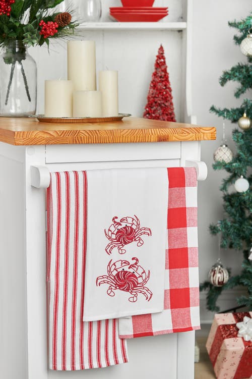 C & F Home C&f Home Peppermint Crabs Towel In Red
