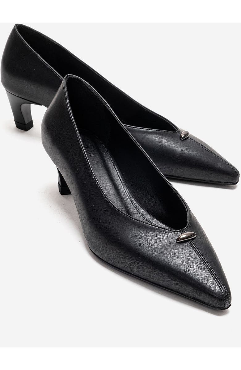 Prologue Shoes Versay Pointed Toe Kitten Heel Pump, Main, color, Black