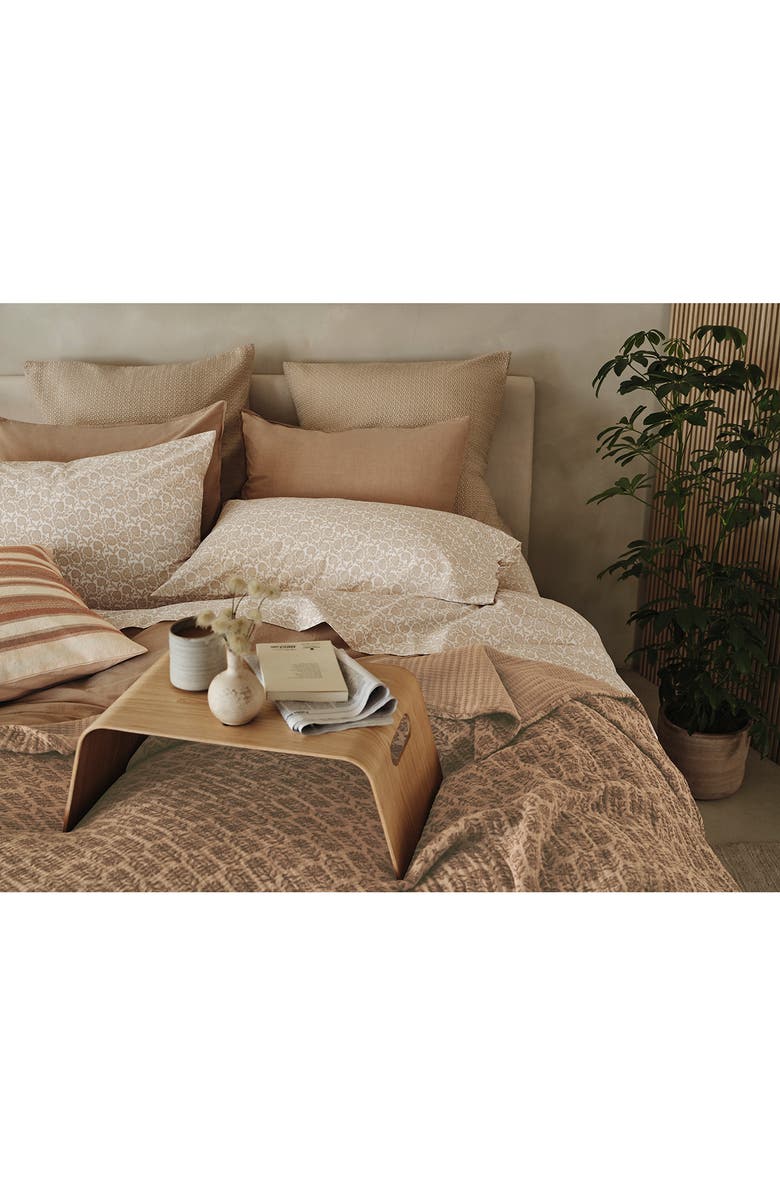 Coyuchi Mirada Organic Cotton Matelassé Blanket, Alternate, color, Fawn Chrysanthemum
