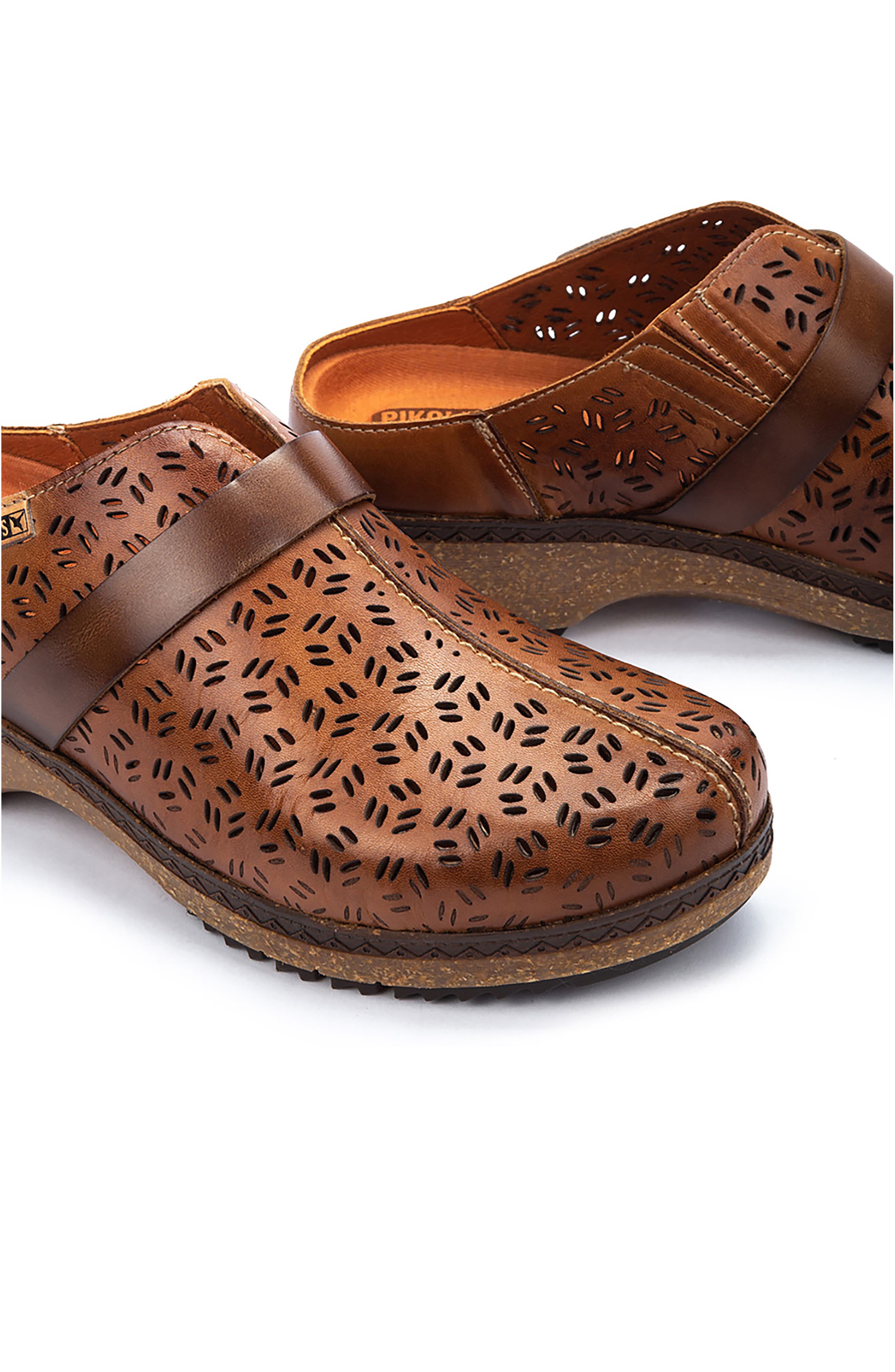 PIKOLINOS Granada Wow Perforated Clog, Alternate, color, 