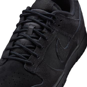 Dunk Low SE Basketball Sneaker
