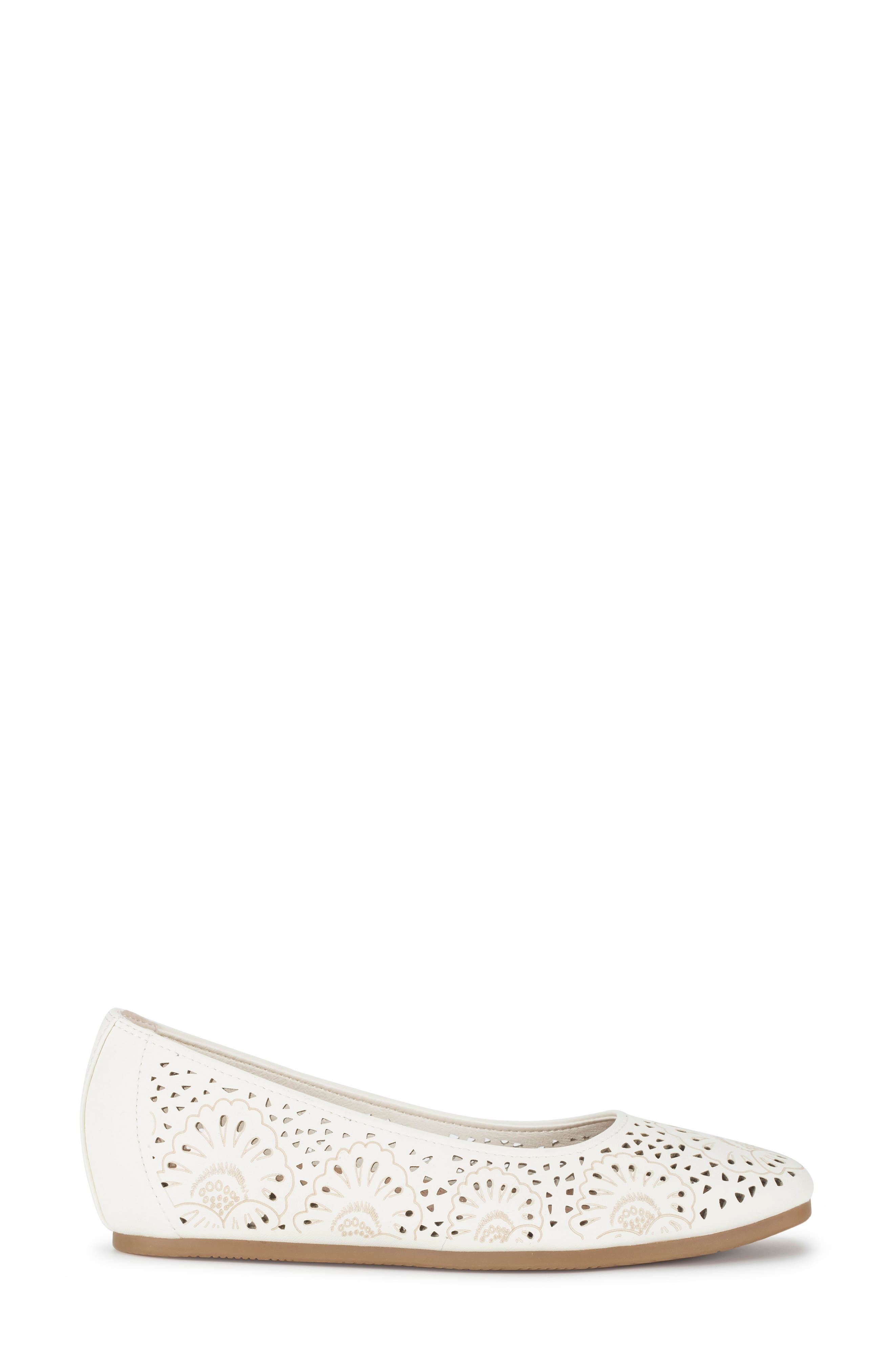 BARETRAPS Chika Flat, Alternate, color, Cream