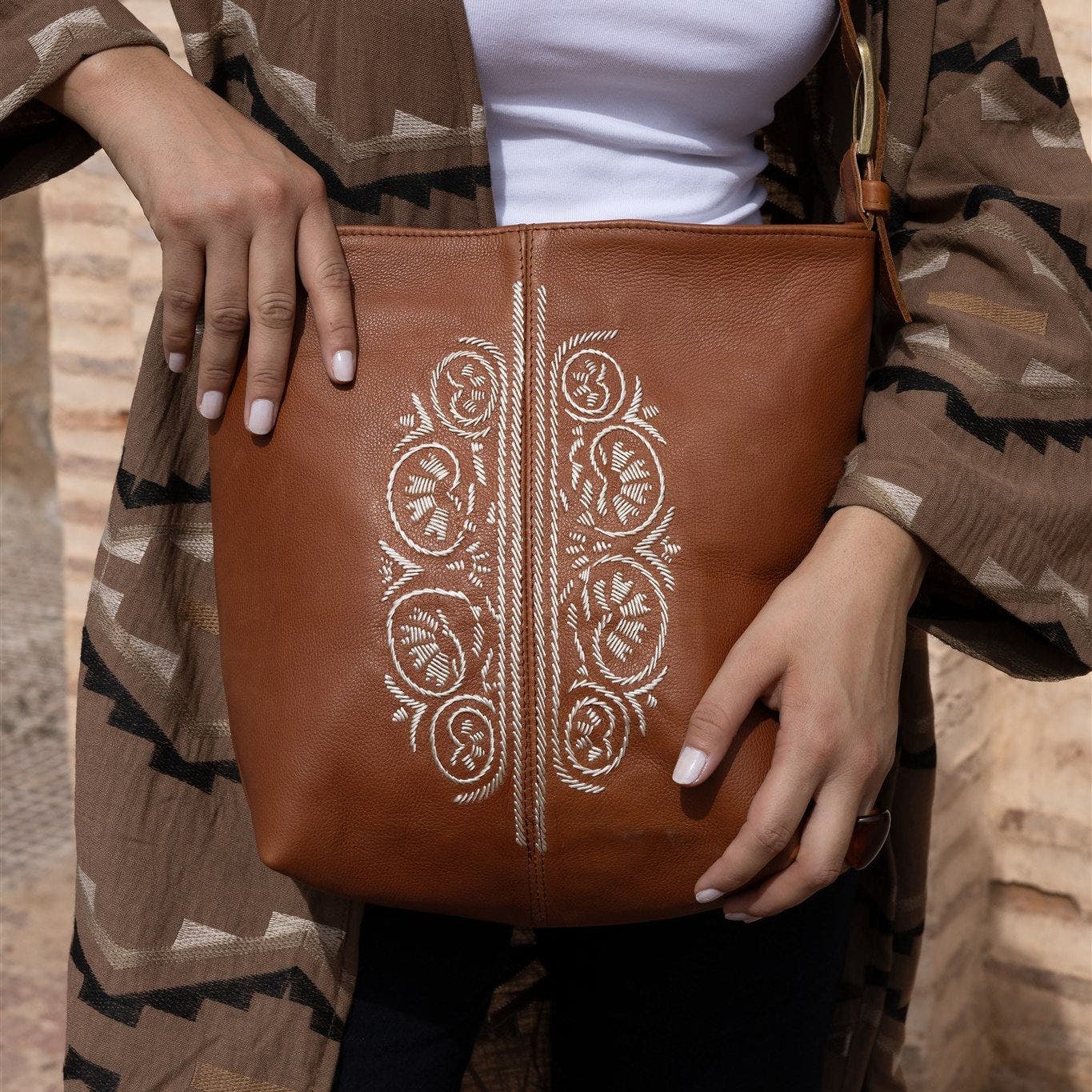 Zahra Leather Bucket Tote, Alternate, color, Saddle Tan