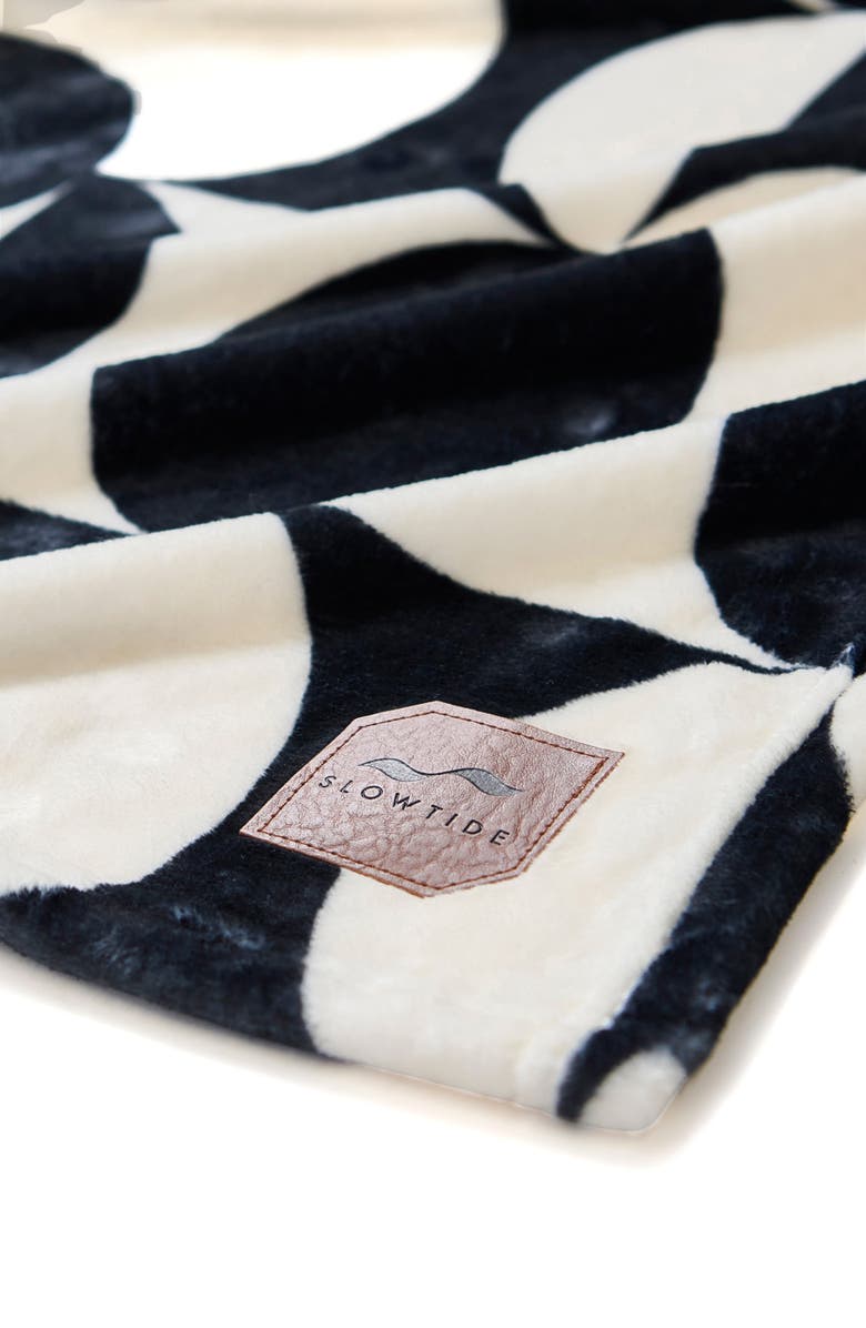 Slowtide Caster Oversize Throw Blanket, Alternate, color, Black