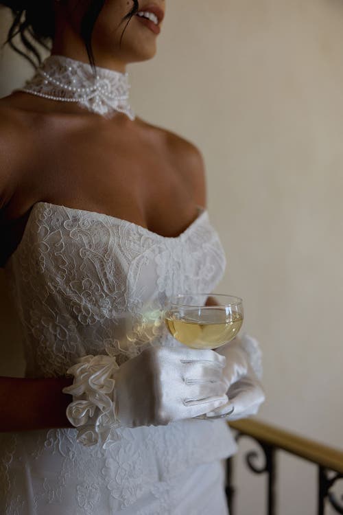 Untamed Petals Rosey Gloves In White