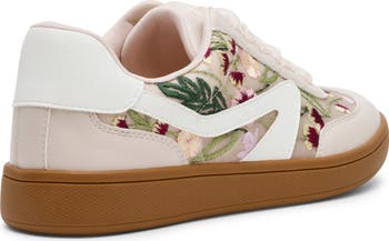 Voyage Sneaker
