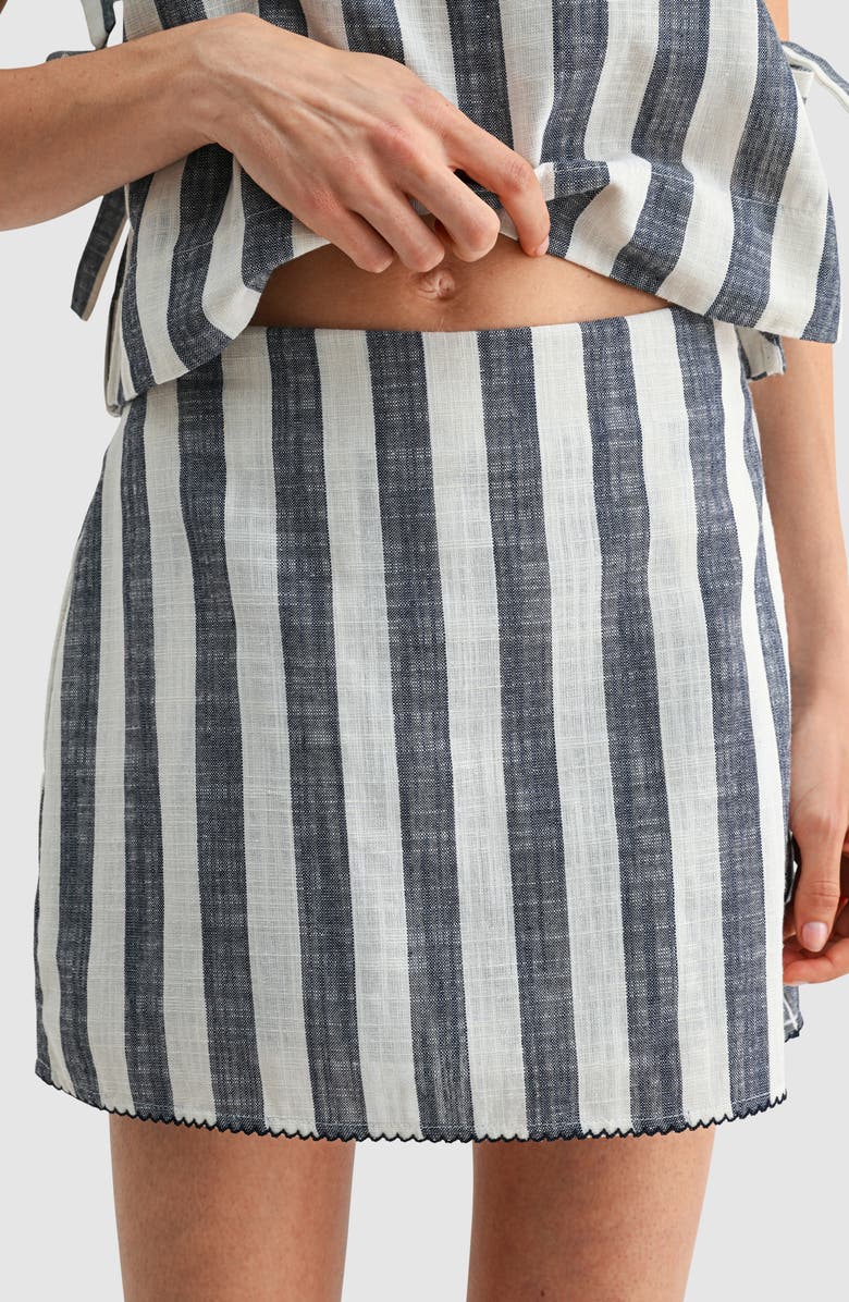All in Favor Linen Blend Miniskort, Alternate, color, Navy Stripe
