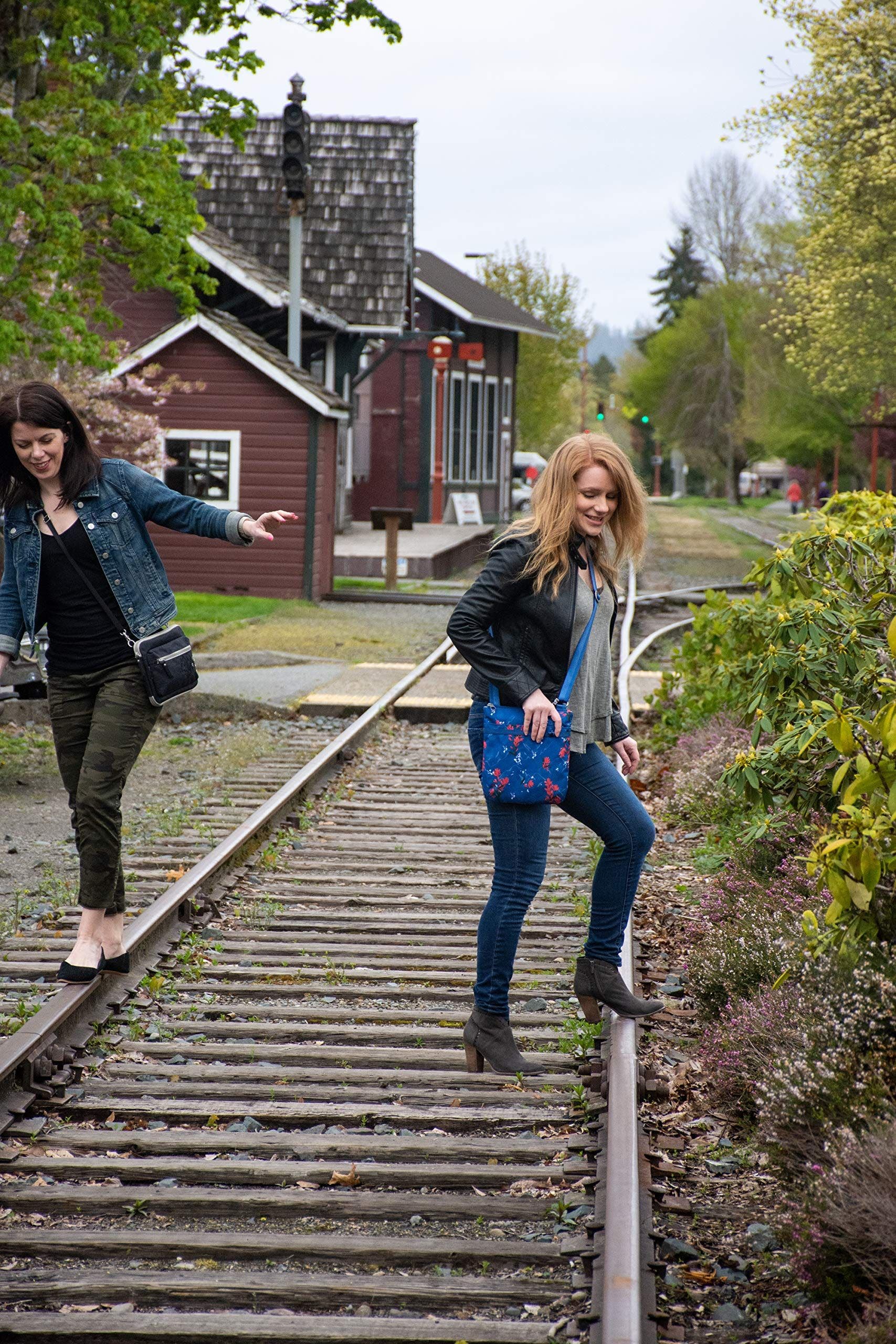 HAIKU Aspire Folio, Alternate, color, Blackberry