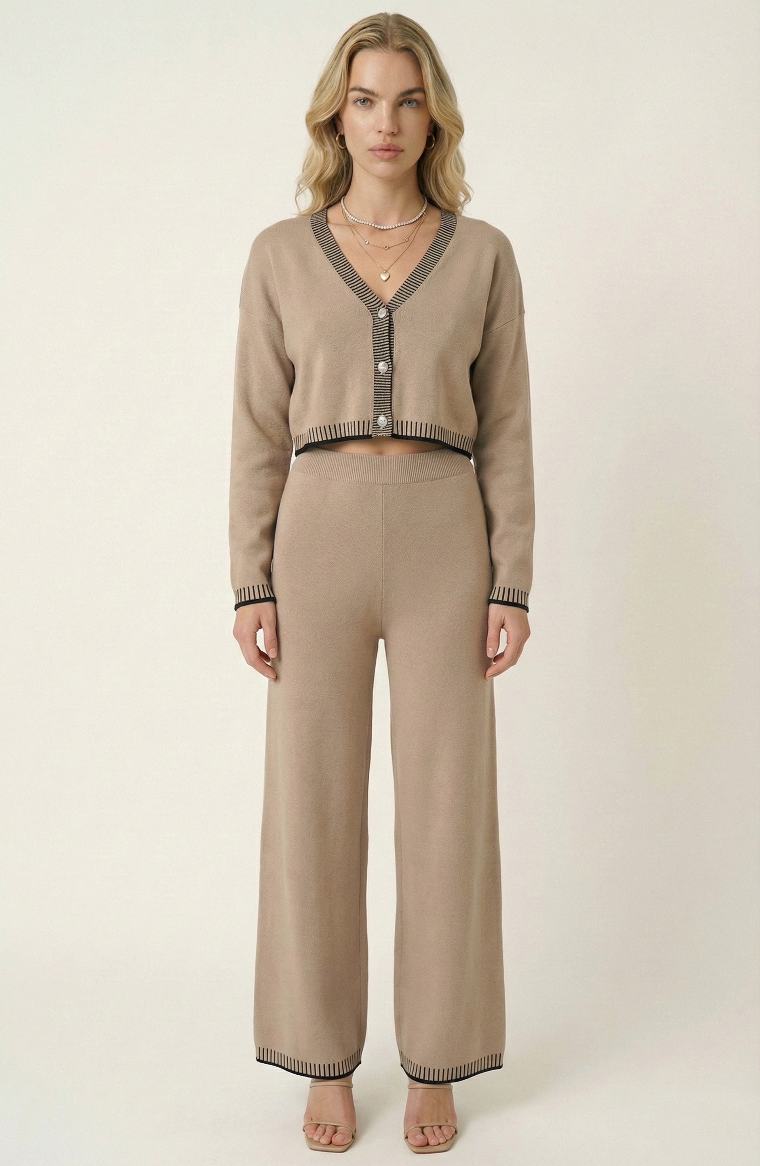 selected Beige / Black Trim