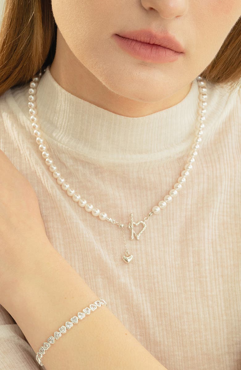 Bearfruit Jewelry Sterling Silver Amélie Simulated Pearl Heart Dangle Necklace, Alternate, color, 