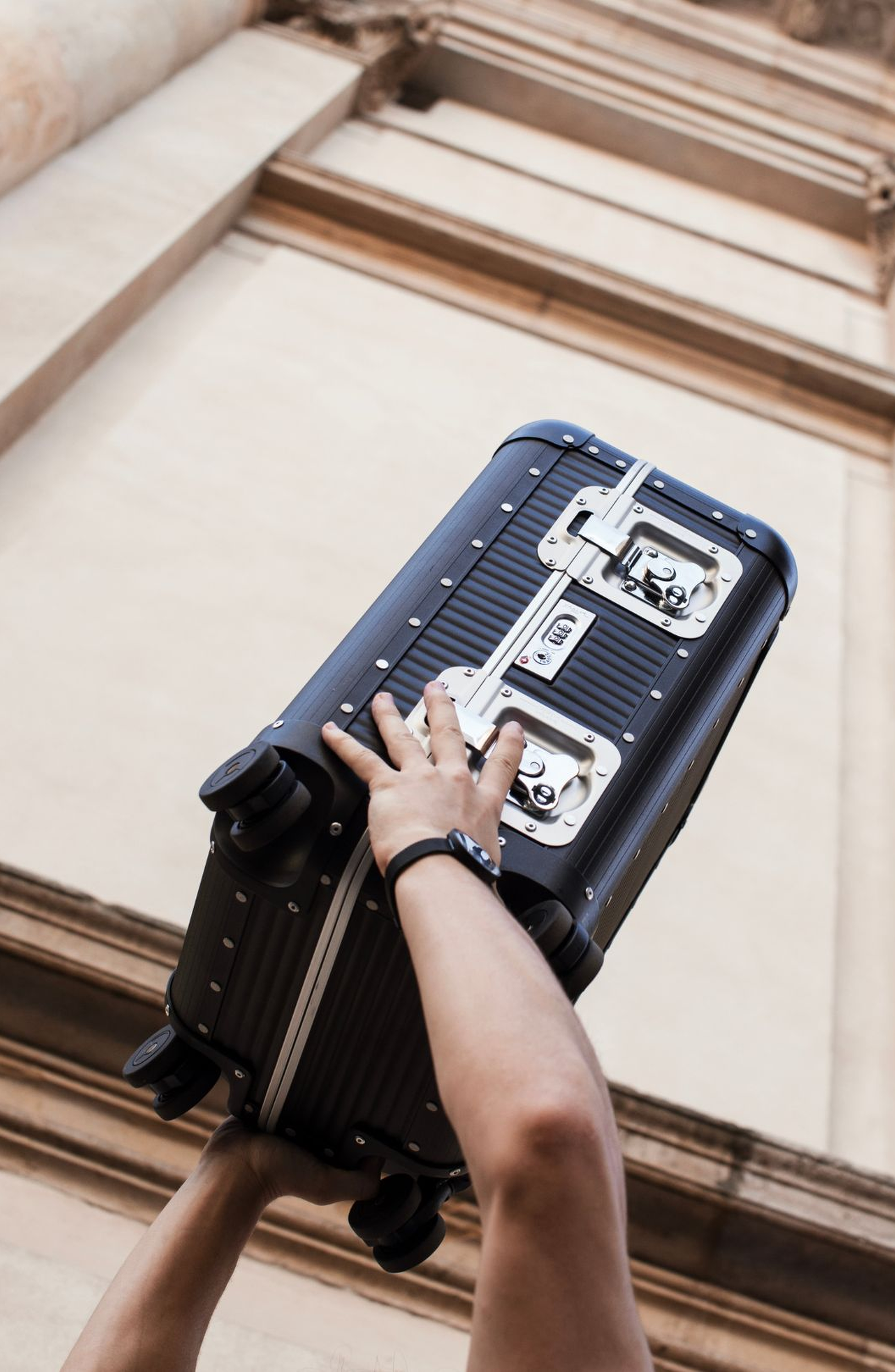 FPM - Fabbrica Pelletterie Milano - US Bank Light Spinner 55M Suitcase, Alternate, color, Caviar Black