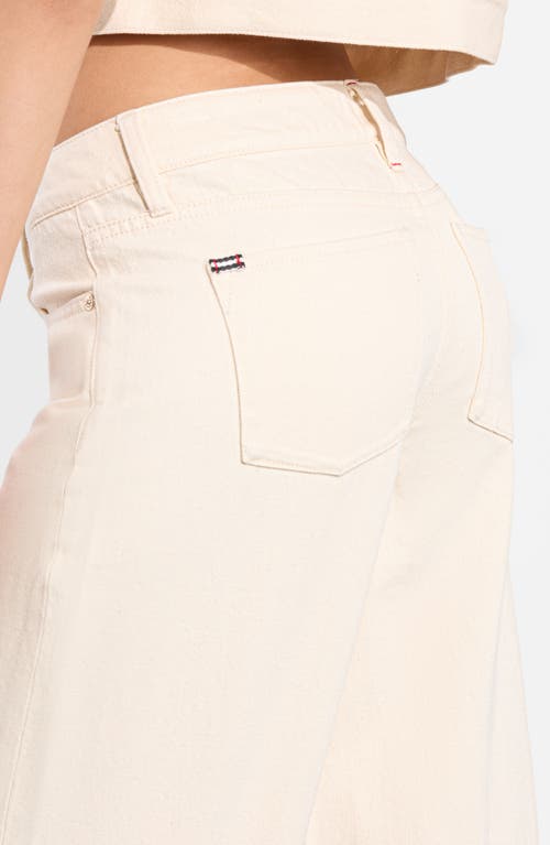 Alice And Olivia Amazing Low Rise Cropped Wide Leg Jeans In Natural In White