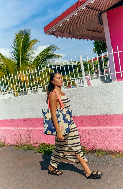 Aloha Collection Papeʻete Day Tripper Water Resistant Tyvek® Tote In Neon Moon/navy