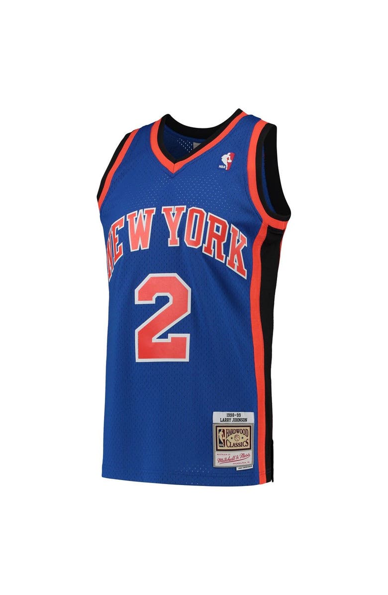 Mitchell & Ness Men's Mitchell & Ness Larry Johnson Blue New York Knicks 1998/99 Hardwood Classics Swingman Jersey, Alternate, color,