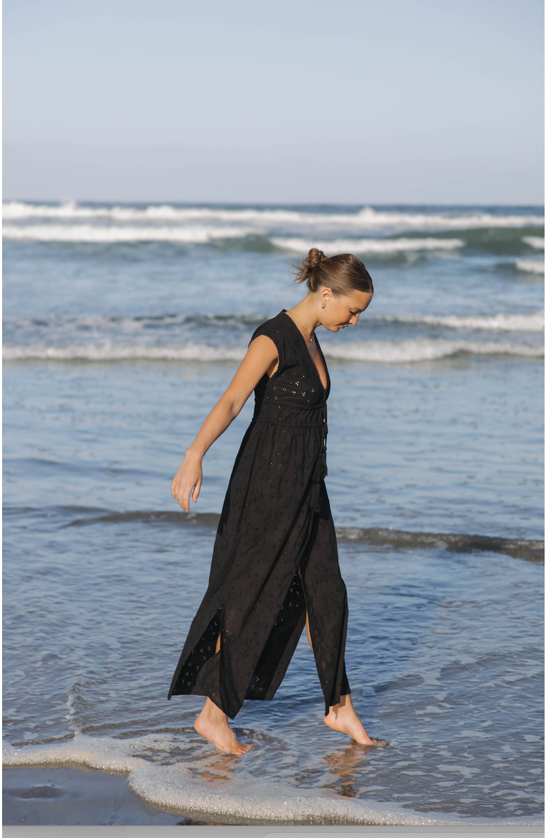 SITANO Fontelina Cap Sleeve Eyelet Cover-up, Alternate, color, Black